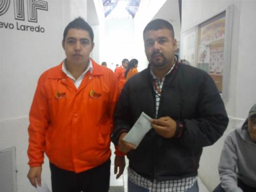Apoya DIF con entrega de lentes al niño Jorge Antonio Castillo Valera